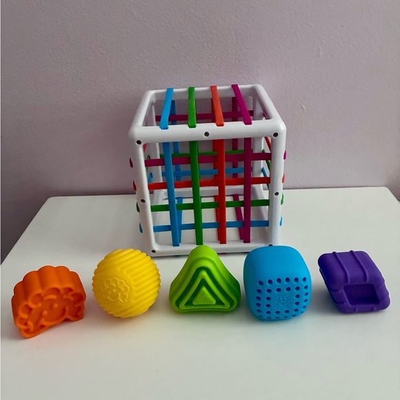 Fat Brain Toys InnyBin sensory toy - Picture 2 of 3